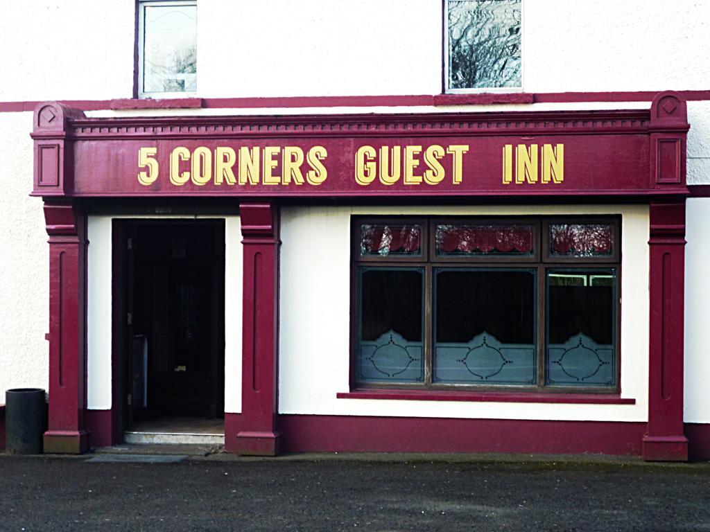 5 Corners Guest Inn Ballyclare Esterno foto