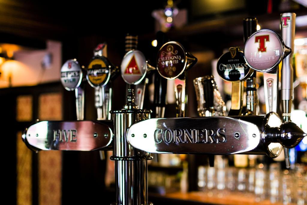 5 Corners Guest Inn Ballyclare Esterno foto