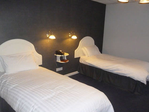 5 Corners Guest Inn Ballyclare Esterno foto