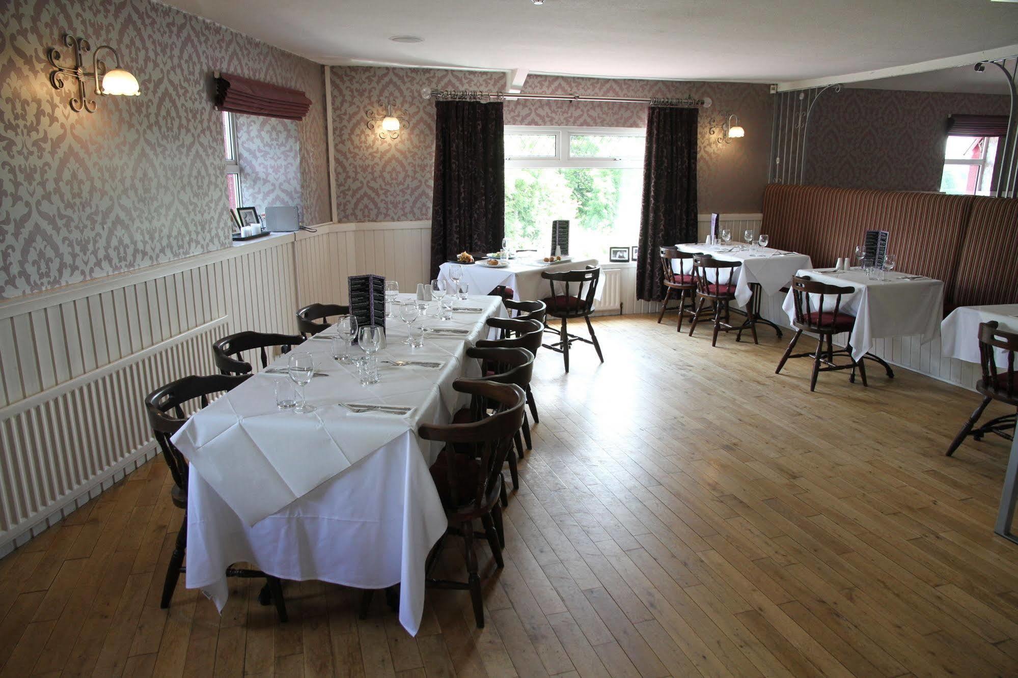 5 Corners Guest Inn Ballyclare Esterno foto