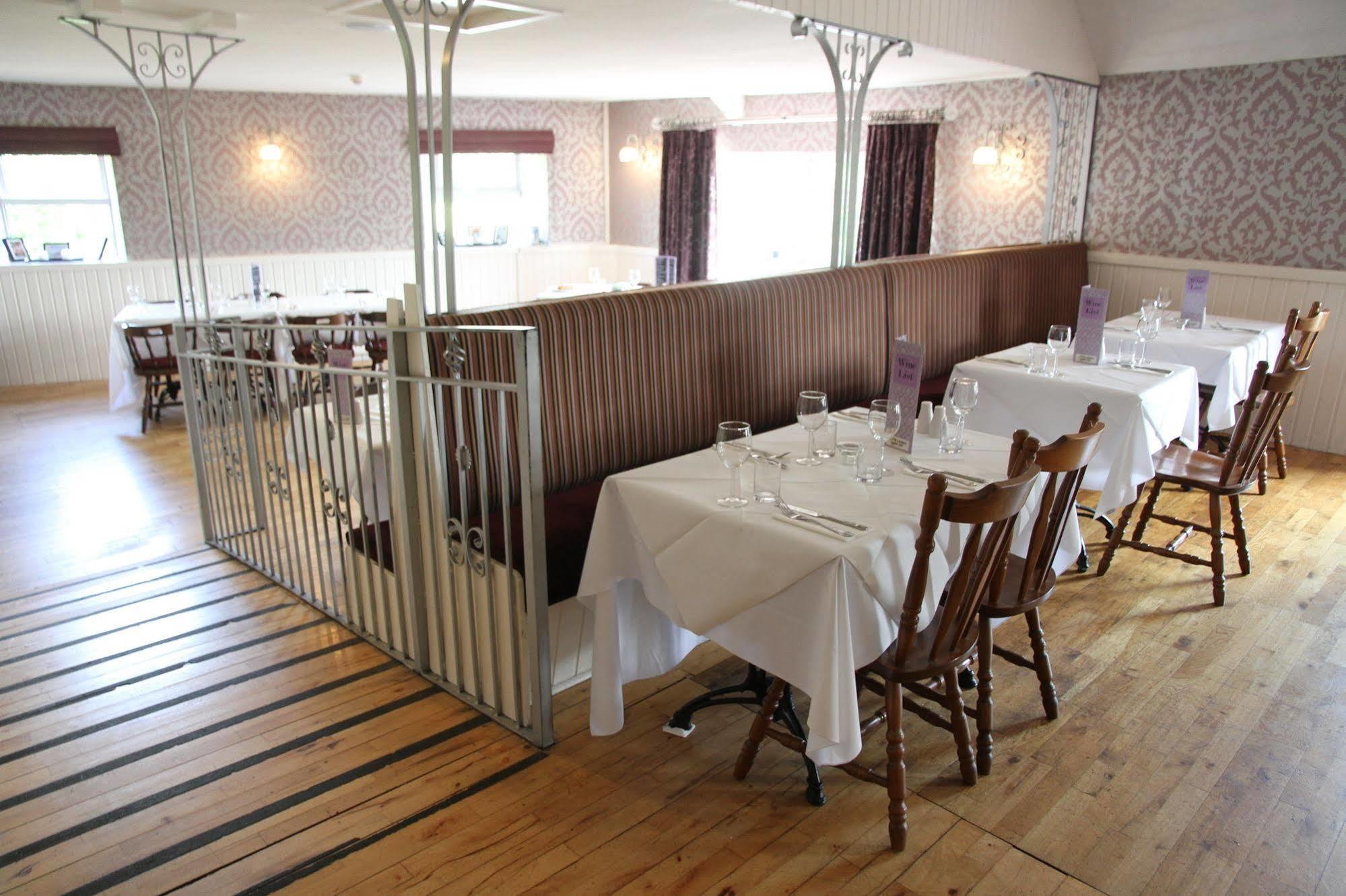 5 Corners Guest Inn Ballyclare Esterno foto