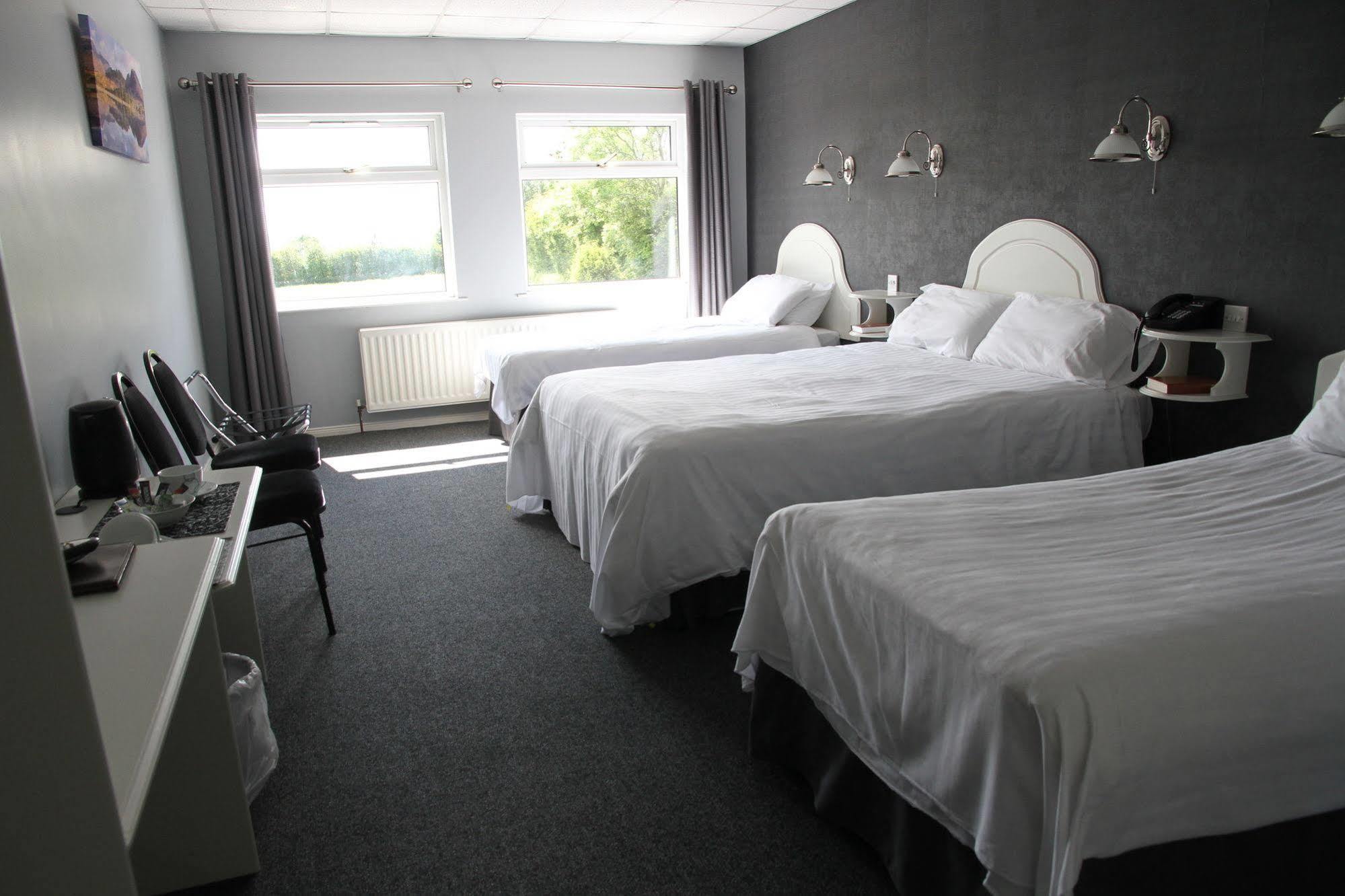 5 Corners Guest Inn Ballyclare Esterno foto