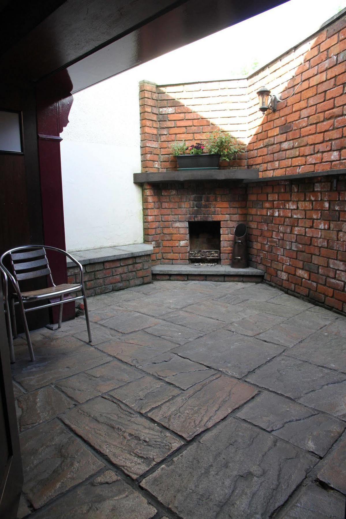 5 Corners Guest Inn Ballyclare Esterno foto